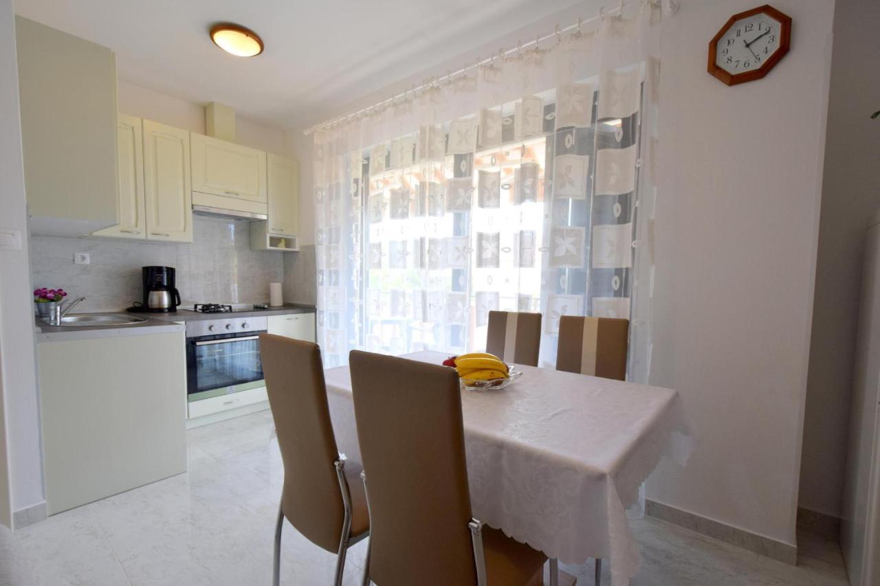 Apartment Biserka Malinska Exterior photo